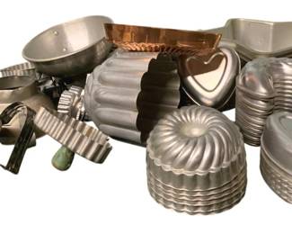 3127 - Lot of Molds & Cookie Cutters