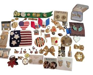 1996 - Assorted Costume Jewelry & Accessories Group (Description): A large group of assorted costume jewelry and  accessories featuring a variety of styles  and themes. The collection includes a beaded  American flag coin purse, patriotic themed  pins and brooches, gold-tone bow brooches, enamel pins, leopard print earrings, faux  pearl pieces, rhinestone accents, Girl Scout  badges and ribbon, gold-tone figural pieces,  cufflinks, and various other decorative  brooches and earrings. Some pieces remain on