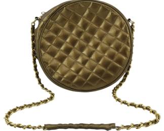 1830 - Vtg Made in Italy Round Crossbody Bag (Description): Vintage round crossbody bag made in Italy.  Features a quilted leather exterior with a  chain strap interwoven with leather. Measures  9 inches by 9 inches by 2 inches.