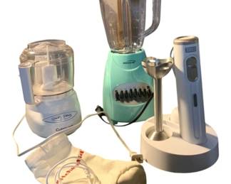 3113 - Lot of Assorted Small Kitchen Appliances (Description): Used as is electric/electronic/mechanical  item. No guarantee all components, untested.