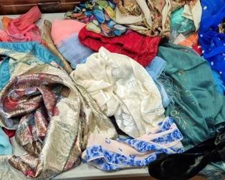 2848 - Lot of Assorted Scarves (Description): A large collection of assorted scarves in  various colors, patterns, and materials. The  lot includes silk, satin, and lightweight  fabric scarves in solid colors, florals,  paisleys, plaids, and polka dots. Colors range from vibrant blues, reds, and pinks to  earth tones and neutrals including cream,  gold, and teal. The collection offers a  variety of styles suitable for different  occasions.