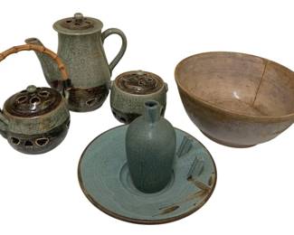 1019 - Lot of Assorted Pottery Items