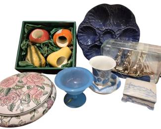 4189 - Group Lot of Misc Glassware (Description): A group lot of miscellaneous glassware  including various decorative ceramic and  glass pieces.