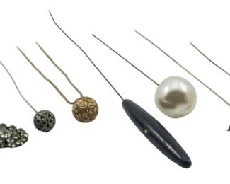 117 - Lot of Assorted Hat & Hairpins (Description): A lot of assorted hairpins featuring various  decorative heads in different styles,  materials, and finishes.