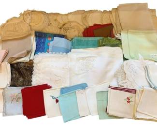 1137 - Group Lot of Linens