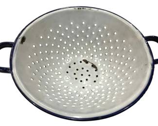 1240 - Vtg White Enamelware Colander w/ Blue Trim (Description): Vintage white enamelware colander featuring  cobalt blue trim along the rim and handles.  This kitchen strainer has two side handles  and a perforated bottom for draining. Shows  typical wear consistent with age and use.