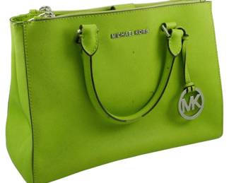 1804 - Michael Kors Savannah Saffiano Green Satchel (Description): Michael Kors Savannah Satchel bag in green  Saffiano leather. Features the signature MK  logo charm and silver-tone hardware. Measures  9 inches high by 12 inches wide by 6 inches  deep.