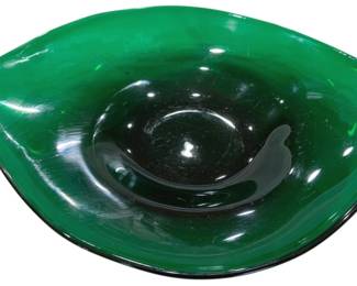 986 - Viking Epic Forest Green Large Bowl (Description): Viking Epic green glass bowl measuring 16  inches by 4 inches by 12.5 inches by 2  inches.