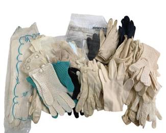 1362 - Group Lot Vintage Gloves (Description): A group lot of vintage gloves in assorted  styles and colors. The collection includes  various types of ladies' gloves from  different eras.
