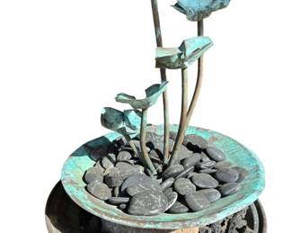 6005 - Metal Lilly Potted Yard Art - 22 x 16