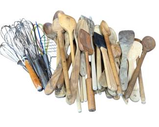1084 - Lot of Kitchen Utensils