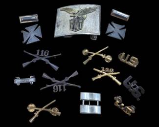 2815 - Collection of US Military Insignia & Buckle (Description): Group of military jewelry and box including  various US Army insignia pins. The collection  features crossed rifles infantry pins marked  with numbers including 116, crossed signal  corps pins in gold tone, captain's bars, marksman qualification badges, US collar  pins, and a decorative belt buckle with  winged eagle design. Pins are in both silver  and gold tone finishes.