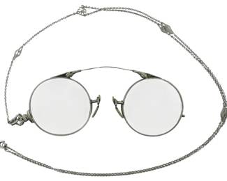 123 - Vintage Sterling Spectacles 0.85oz (Description): Vintage sterling silver spectacles with  attached chain. Weight: 0.85oz.