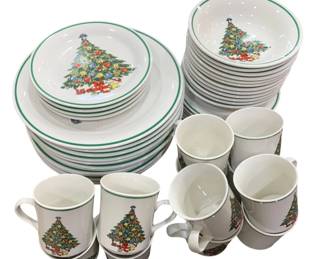 1112 - 48pc Set Lynns Christmas Dinnerware
