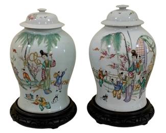 252 - Pair of Chinese Porcelain Ginger Jars w/ wood base (Description): 22 x 10 each