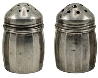731 - 4 Marked Sterling Shakers 0.60oz 1.5" (Description): Set of four marked sterling silver shakers.  Total weight 0.60oz, each measuring 1.5" in  height.