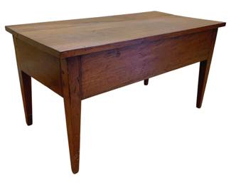 1088 - Bench Made & Pegged Tapered Leg Table (Description): 18 x 35 x 18
