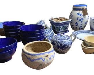 3147 - Lot of Blue/White Items