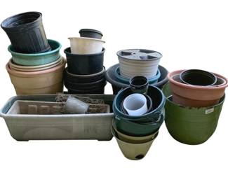 5555 - Lot of Plastic Planters - 12 x 14