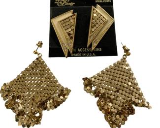 2760 - 2 Whiting & Davis Pair Earrings (Description): Two pairs of Whiting & Davis earrings. This  lot includes two distinct styles of earrings  from the renowned American jewelry  manufacturer known for their mesh  accessories. Made in U.S.A.