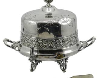 115 - Royal MFG Co Butter Server w/ Knife (Description): Royal MFG Co. butter server with accompanying  knife. The set is missing the second knife  holder. Measures 7 inches.