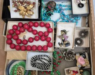 2776 - Assorted Costume Jewelry Lot (Description): Lot includes various necklaces in turquoise  blue beads, red beads, green crystal beads,  and freshwater pearls. Also included are  multiple pairs of clip-on and pierced  earrings, decorative brooches including floral designs and a golden bee or insect  motif, bangles in jade green and blue, a  gold-tone link bracelet, and assorted pins.  The collection spans various styles and  periods, offering a nice variety of vintage