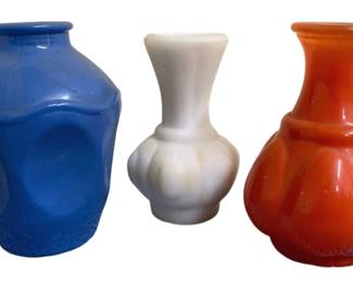 1557 - 3 Miniture Vases - 3" Tall