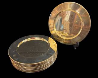 469 - 14 Brass Colored Charger Plates 11.5" (Description): Set of fourteen brass colored charger plates.  Each plate measures 11.5 inches in diameter.  The chargers feature a polished metallic  finish with a classic round design, suitable  for elegant table settings.