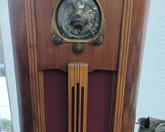 Vintage tube radio