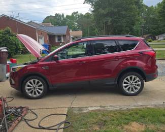 2019 Ford Escape 34900 k miles clean title very low miles. 