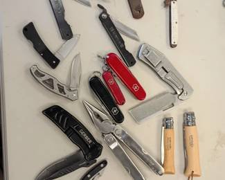 pocket knives