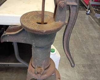 Hand pump 