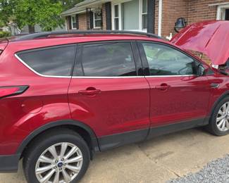2019 Ford Escape 34900 k miles clean title very low miles.