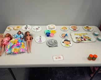 lots of vintage Barbies