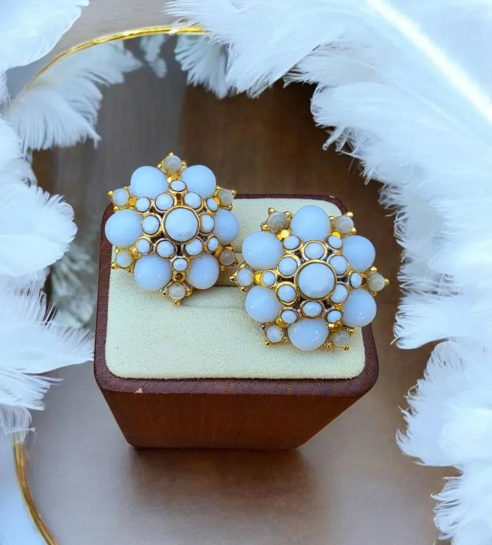 01 Lisa Barrera Vintage 24kt GP Australian Crystals White On Gold Starburst Clip Earrings