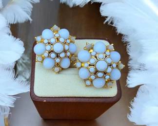  01 Lisa Barrera Vintage 24kt GP Australian Crystals  White On Gold Starburst Clip Earrings