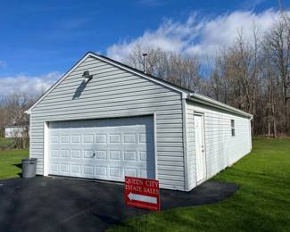 5495 Garage Frontage