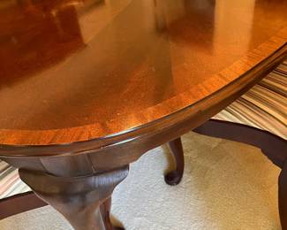 Henredon Queen Anne Banded Dining Table, Two Additional Leaves Available