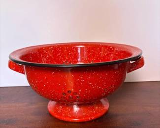 081 redvintageenamelwarecolanderspeckled