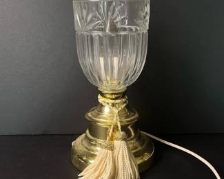 274 vintagebrassandcutglasstablelamp