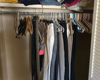 136 womensclothingclosetlot