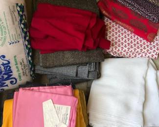 143 assortedfabricremnants