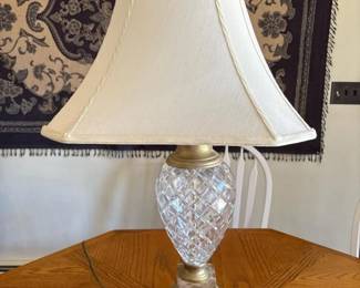 353 elegantpineapplecutcrystaltablelamp
