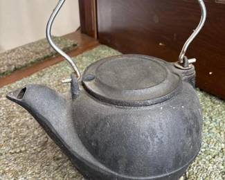 029 antiquecastiron6kettle