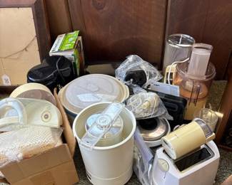 207 smallkitchenappliancelot