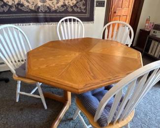 354 octagonoakdiningtablewith4windsor