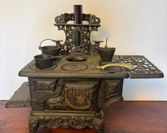 006 antiquecrescentcastirontoystovewit