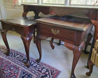 230 queenannecherryconsoleendtableset