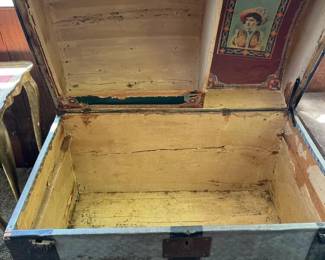 332 antiquedometopsteamertrunkwithlith