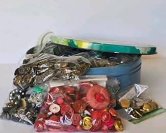 223 largeassortmentvintagebuttons45lbs